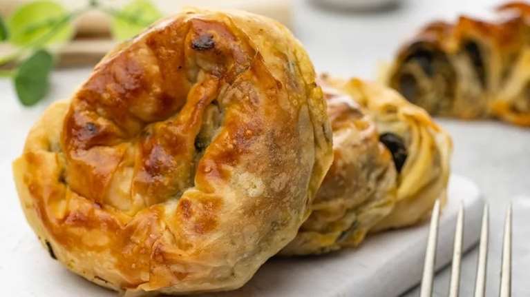 Αντί για φύλλο: Σπανακόπιτα με φύλλο ρυζιού - Η ελαφριά εναλλακτική που λατρεύει το TikTok