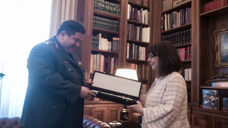 Ευχαριστίες Σακελλαροπούλου στον Αρχηγό της ΕΛΑΣ για τη συμβολή της στη μάχη με τον κορονοϊό