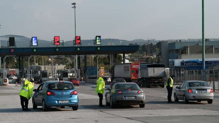 Κορονοϊός: Στο &quot;τραπέζι&quot; το μπλόκο στους ανεμβολίαστους και στα ταξίδια από νομό σε νομό -  Με PCR τεστ ή rapid οι μετακινήσεις