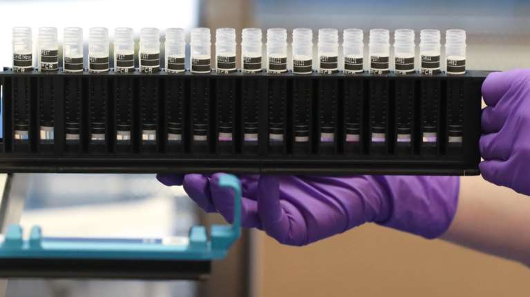 Ρωσία εναντίον ΗΠΑ για την προέλευση του κορονοϊού: Απαράδεκτοι οι ισχυρισμοί ότι είναι προϊόν εργαστηρίου