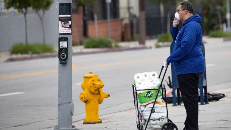 Κορονοϊός: Ανησυχία για την ψυχική υγεία των πολιτών καθώς παρατείνεται η καραντίνα