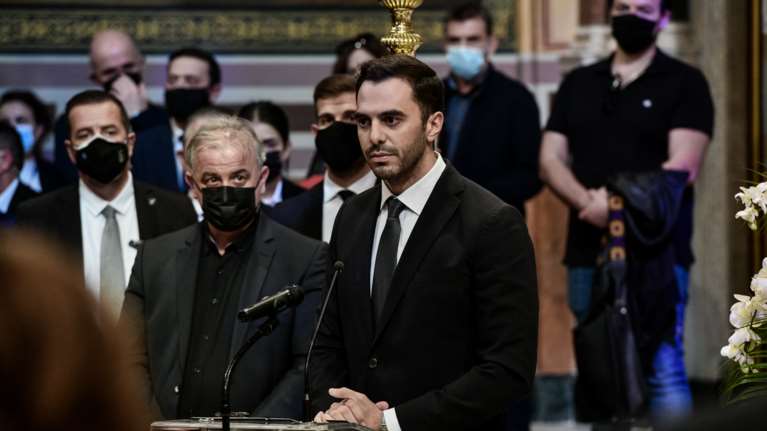 Φώφη Γεννηματά – Βουρκωμένος ο Χριστοδουλάκης: Ανέστησες ένα κόμμα, χωρίς εσένα θα ήταν μια ανάμνηση [Βίντεο]