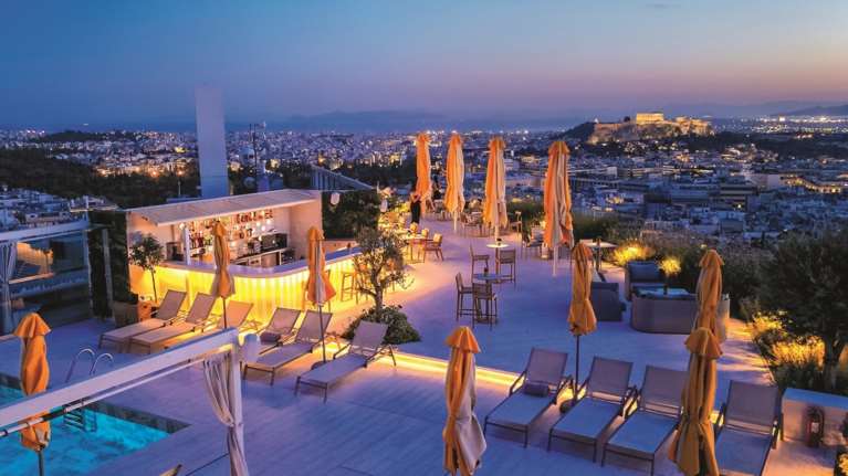 Πού θα δεις την Πανσέληνο; Τα καλύτερα μπαρ και εστιατόρια με θέα και ανοιχτό ουρανό