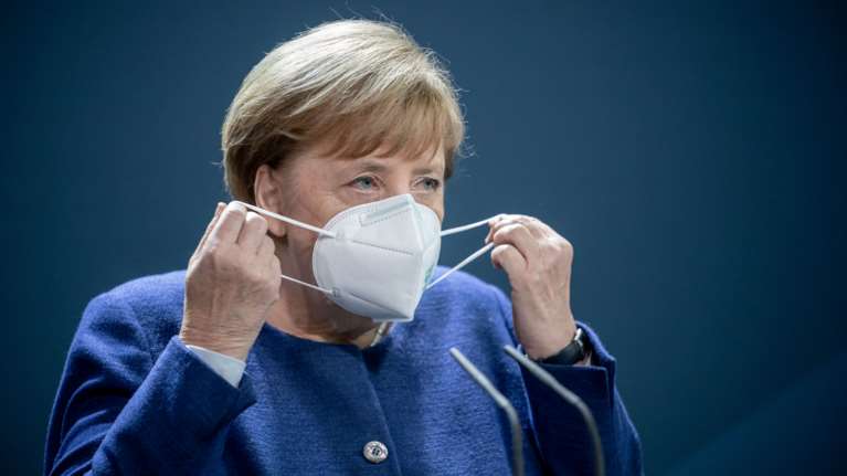Κορονοϊός-Γερμανία: Γιατί η Μέρκελ φοβάται τα Χριστούγεννα - Το δίλημμά της ενόψει των εορτών