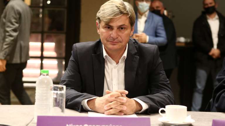 Ποιος άλλαξε το όνομα του υποψηφίου προέδρου του ΣΥΡΙΖΑ Νίκου Φαραντούρη, σε &quot;Φανφαραντούρη&quot;