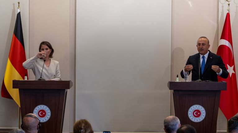 Δυσαρέσκεια των Τούρκων μεταναστών στη Γερμανία για τη στάση της Μπέρμποκ στην Άγκυρα