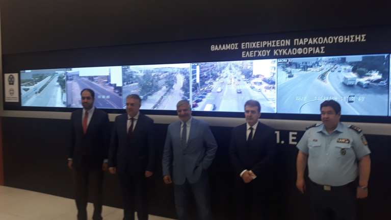 Τροχαία με ...τεχνητή νοημοσύνη: &quot;Εξυπνα&quot; φανάρια Wi-fi θα φωτογραφίζουν όσους περνούν με κόκκινο