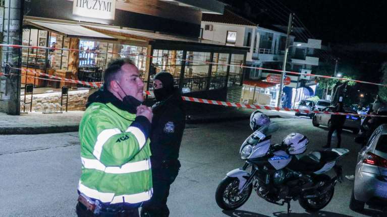 Βούλα: Εξιχνιάστηκε η απόπειρα ανθρωποκτονίας σε βάρος 5 ατόμων έξω από φούρνο - Δύο συλλήψεις