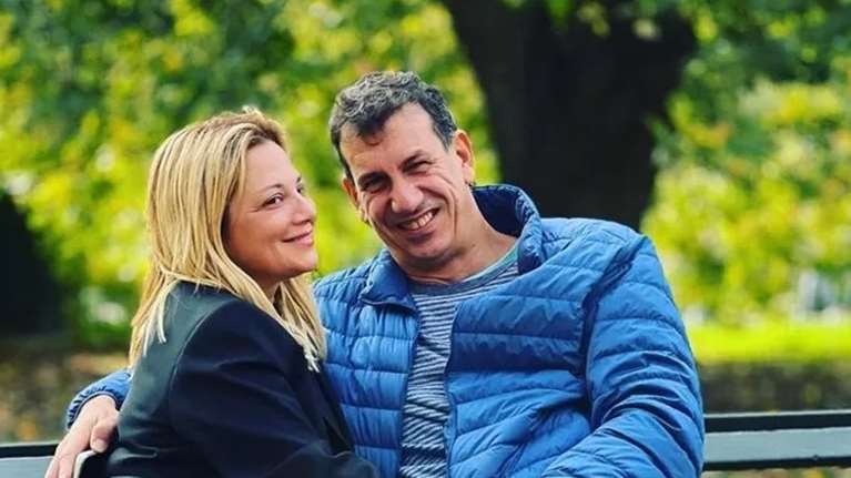 Η Νάνσυ Ζαμπέτογλου μπροστά από το χριστουγεννιάτικο δέντρο: &quot;Εσείς στολίσατε;&quot;