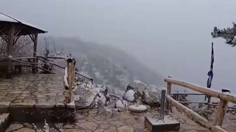 Καιρός: Xιόνισε στην Πάρνηθα - Έρχεται η πιο ισχυρή ψυχρή εισβολή των τελευταίων 18 ετών για τέλη Μαρτίου [Βίντεο]