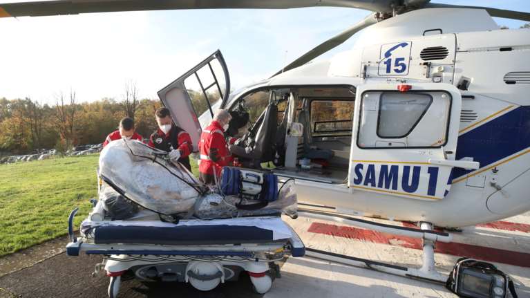 Κορονοϊός: Αφόρητη πίεση στο σύστημα υγείας Γαλλίας και Βελγίου - Ασθενείς μεταφέρονται στη Γερμανία [Συγκλονιστικές εικόνες]