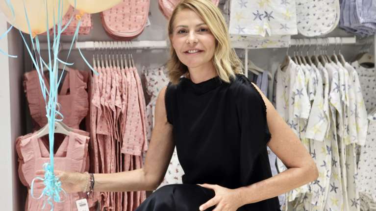 Επιστροφή στα 90s: Όταν η Τζένη Μπαλατσινού διαφήμιζε τις τηλεκάρτες - τα μαύρα μαλλιά και το διαφορετικό στυλ