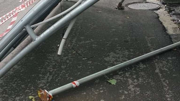 Κακοκαιρία Μπάλλος: Κατέρρευσε στέγαστρο σε μεγάλο ξενοδοχείο