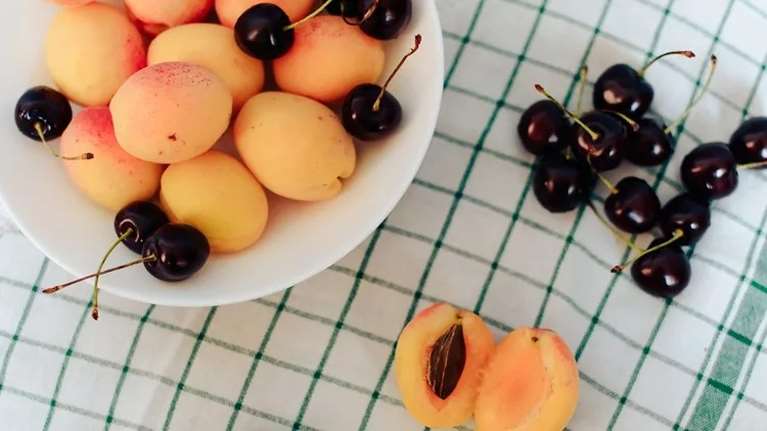 Τι φέρνει ο Ιούνιος στα μανάβικα - Τα φρούτα και λαχανικά που πρέπει να βάλεις στο καλάθι σου