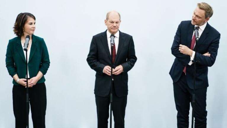 Γερμανία: Tην Πέμπτη αρχίζουν οι διαπραγματεύσεις για τον σχηματισμό κυβέρνησης συνασπισμού