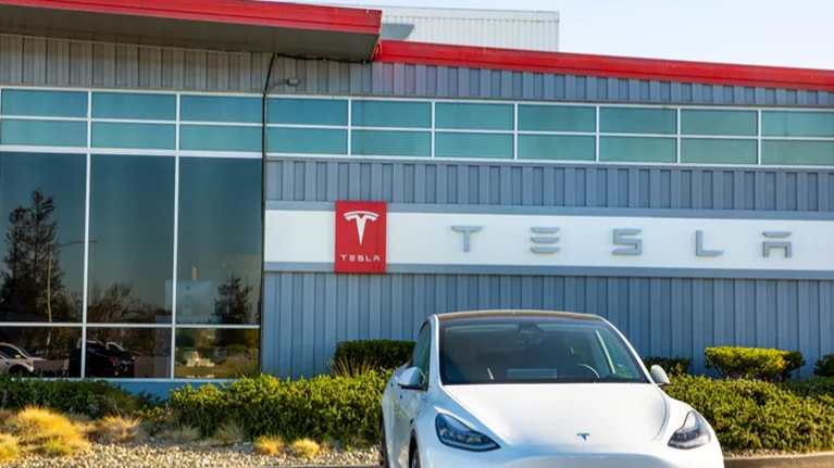 O Elon Musk και οι επιλεκτικές απολύσεις στην Tesla