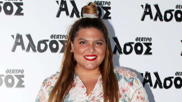 Η Δανάη Μπάρκα με το φθινοπωρινό φόρεμα από το Zara που θα λατρέψεις: Ιδανικό για το γραφείο