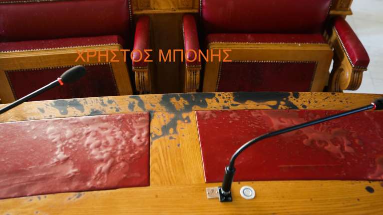 Μονή Πετράκη: Συγκλονίζει ο δικηγόρος αυτόπτης μάρτυρας - &quot;Δεν είχε συγκεκριμένο στόχο, ψέκαζε παντού το βιτριόλι&quot;