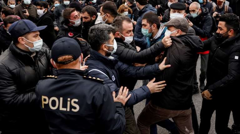 Αμετανόητος Ερντογάν: Nέα επίθεση  στους φοιτητές που διαδηλώνουν και στους ΛΟΑΤΚΙ