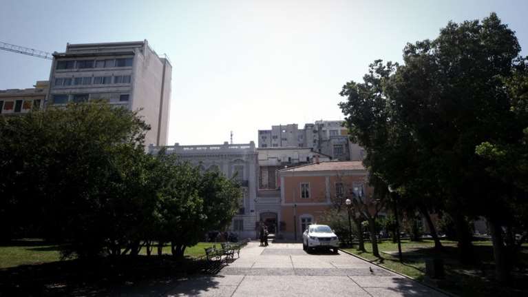 Ποιοι βολιδοσκοπούν για ξενοδοχείο το διατηρητέο του ΕΦΚΑ στην Κλαυθμώνος - Εχει κατασκευαστεί το 1910