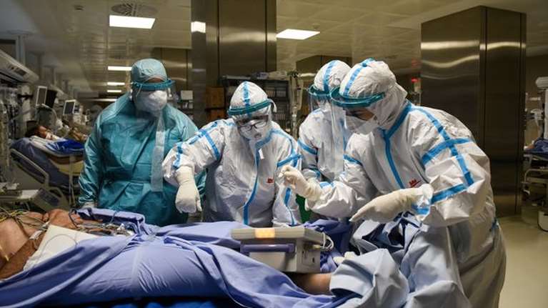 Κορονοϊός: Μια ανάσα από τους 700 διασωληνωμένους - 75 θάνατοι και 6.196 νέα κρούσματα