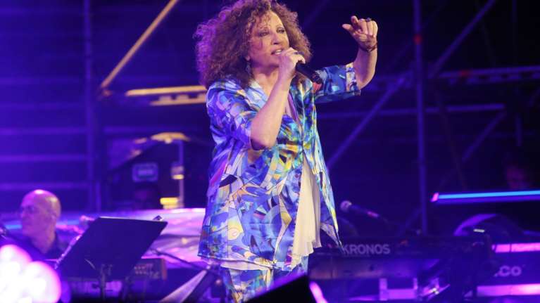 Η Γλυκερία ετοιμάζει live εμφανίσεις στην Πλάκα