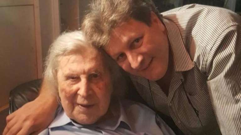 Είχε γιο εκτός γάμου ο Μίκης Θεοδωράκης; - Αίτηση ασφαλιστικών μέτρων της Μαργαρίτας κατά του Νίκου Κουρή - Θεοδωράκη