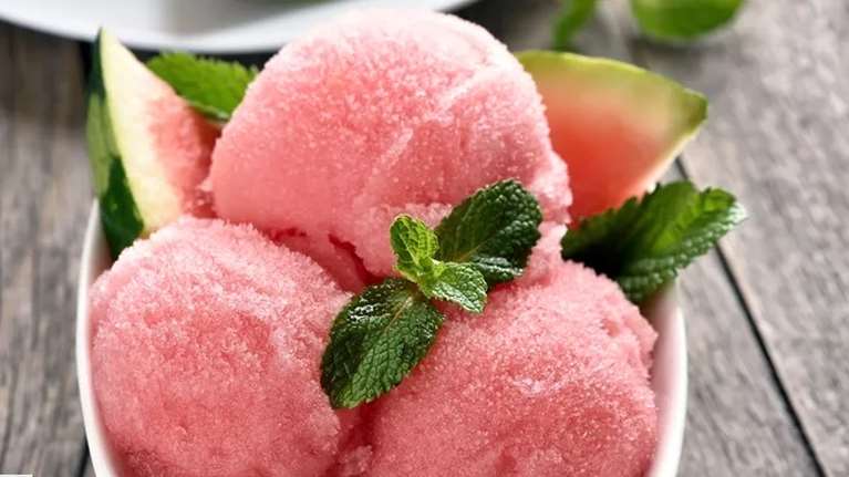 Εύκολη δροσιστική γρανίτα καρπούζι με 3 υλικά