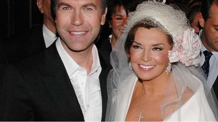 Όταν η Μιμή Ντενίση παντρεύτηκε τον Σωτήρη Πολύζο με παρανυφάκι την 8χρονη κόρη της Μαριτίνα