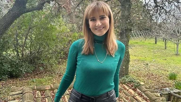 Η Μάρα Ζαχαρέα σε μια εμφάνιση που δεν περιμέναμε: Γιατί φόρεσε κράνος και φλούο γιλέκο