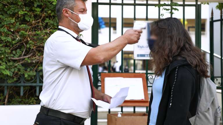 Βόλος: Αρνητής γονιός μήνυσε δάσκαλο γιατί έκανε rapid test στην κόρη του