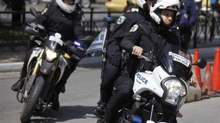 Tρόμος στα Σεπόλια: Οπλισμένος με καραμπίνες πήγε να σκοτώσει τον ξάδερφό του