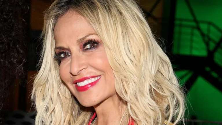 Throwback: Όταν η Άννα Βίσση φωτογραφήθηκε με τον νέο Βασιλιά της Μεγάλης Βρετανίας, Κάρολο