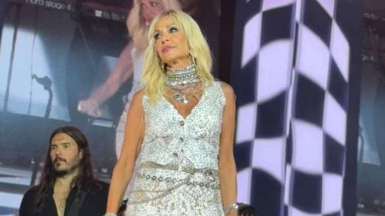 Άννα Βίσση: Συγκίνηση για τη μητέρα της και υπερθέαμα στις sold out  συναυλίες της στην Κύπρο -  Φόρεσε... 400.000 κρύσταλλα