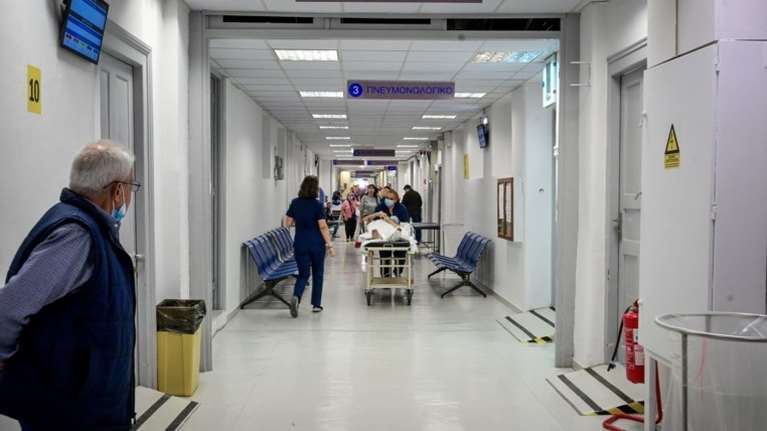 Τζάνειο: &quot;Nοσηλεύτρια και όχι νοσηλευτής έκανε το λάθος - Δεν είχαν πάρει πρέφα&quot; - Ξεσπά ο γιος της άτυχης 62χρονης