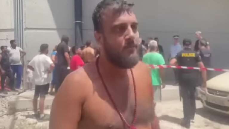 Κατάρρευση γέφυρας στην Πάτρα: &quot;Βγάζαμε παλιοσίδερα κι έπεσε ξαφνικά πάνω μας&quot;, λέει αυτόπτης μάρτυρας