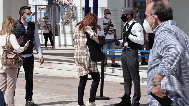 Εμβόλια: Άνοιξε η πλατφόρμα για τις ηλικίες από 15 έως 17 ετών - Πώς θα κλείσετε ραντεβού