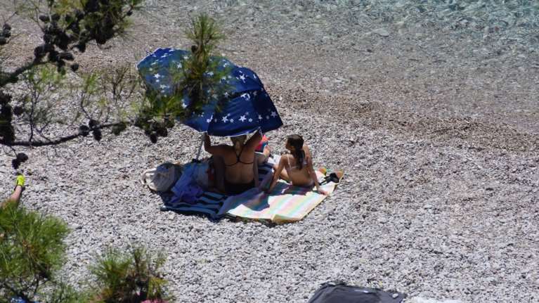 Καιρός: Κορυφώνεται ο καύσωνας με θερμοκρασίες έως 41 βαθμούς και πολύ ισχυρούς ανέμους