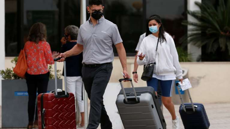 Μετάλλαξη Δέλτα: Η Μάλτα &quot;κλείνει τα σύνορα&quot; για τους ανεμβολίαστους Βρετανούς - Φοβούνται διασπορά του κορονοϊού