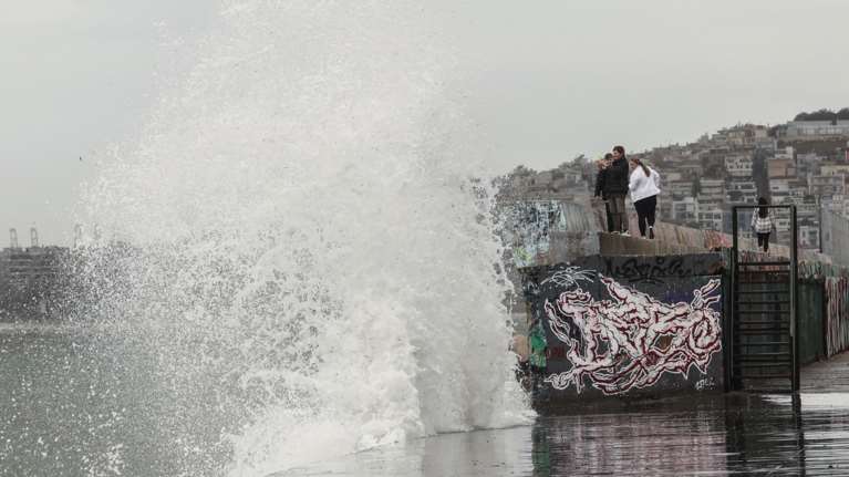 Κακοκαιρία Gaia: Δεμένα τα πλοία σε Πειραιά, Ραφήνα και Λαύριο λόγω των θυελλωδών ανέμων