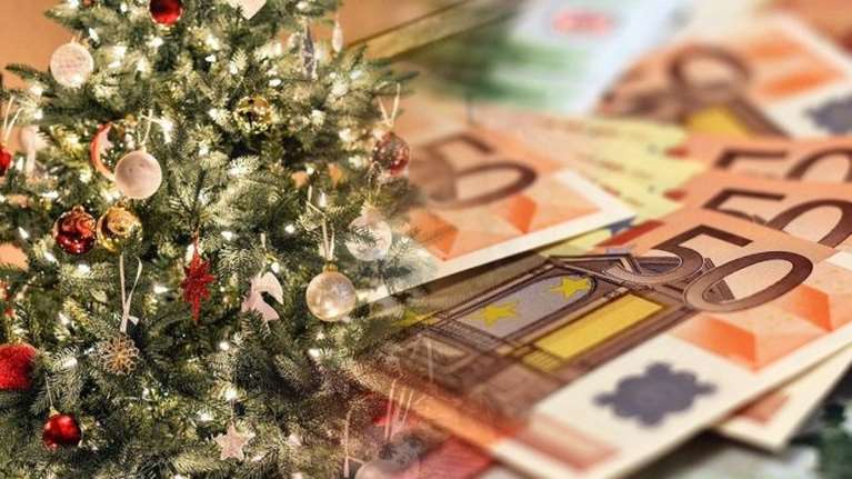 Πληρώνονται από σήμερα δώρο Χριστουγέννων και συντάξεις Ιανουαρίου - Δείτε αναλυτικά ανά ταμείο