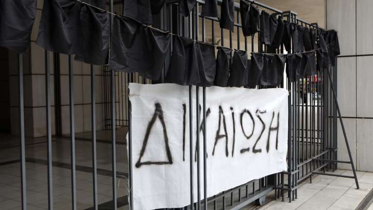 Δίκη για τη φωτιά στο Μάτι: Τη Μεγάλη Δευτέρα 29 Απριλίου ανακοινώνεται η ετυμηγορία για τους 21 κατηγορούμενους