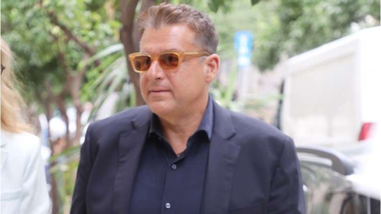 Γιώργος Λιάγκας: Η πρώτη φωτογραφία από την Τήνο με τους νέους συνεργάτες για το Πρωινό [εικόνα]