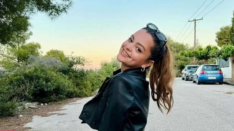 Η Μαριτίνα Ντενίση παρανυφάκι στον γάμο της Νάνσυς Ζαμπέτογλου και του Νάσου Γαλακτερού