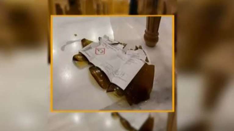 Μονή Πετράκη: Ο ιερέας έριξε βιτριόλι στους Μητροπολίτες με περιεκτικότητα 96% σε θειικό οξύ - Τα μπουκάλια [Εικόνες]