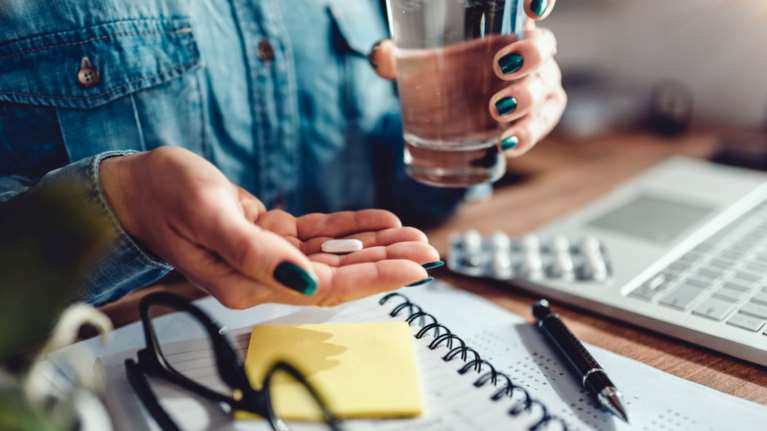 Yδατοδιαλυτές και λιποδιαλυτές βιταμίνες: Ποιες είναι και ποια ώρα της ημέρας να τις λαμβάνουμε