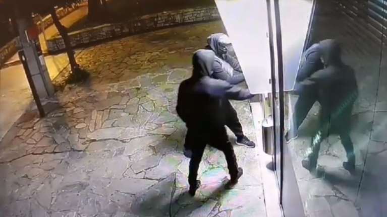 Στα χέρια της ΕΛΑΣ η σπείρα που εδώ και 4 χρόνια ανατίναζε ΑΤΜ - Καρε καρέ η δράση τους [Βίντεο]