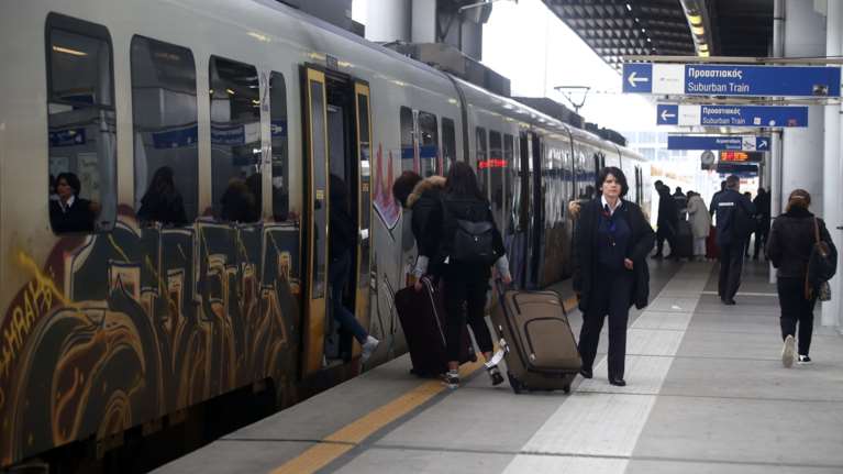 Προαστιακός: Ακινητοποιήθηκαν οι συρμοί λόγω διακοπής ρεύματος