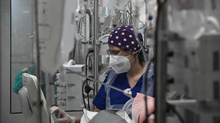 Κορονοϊός: 270.000 νέα ραντεβού για εμβολιασμό - Επιστράτευση ιδιωτών γιατρών από την Παρασκευή