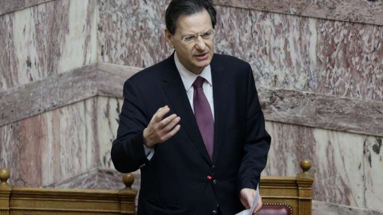 Σκυλακάκης: Υπάρχει λόγος που δεν ρίχνουμε με τη μία όλα μας τα όπλα για την κρίση